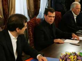 Владислав Сурков, Дмитрий Медведев, Борис Грызлов. Фото с сайта daylife.com