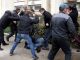 Члены так называемых отрядов самообороны Крыма битами избивают проукраински настроенного активиста. Фото: svoboda.org