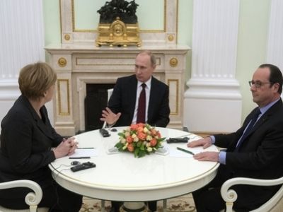 Ангела Меркель, Владимир Путин и Франсуа Олланд. (Фото: infosmi.net)