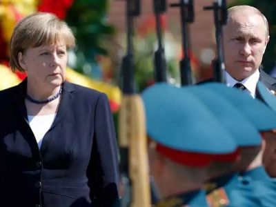 А.Меркель и В.Путин, почетный караул, Москва, 10.5.15. Фото Reuters, источник - http://www.dw.de/