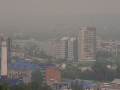 Смог от лесных пожаров в Белокурихе, Алтайский край. Фото: jazator / Twitter