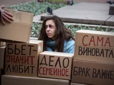 Перформанс против домашнего насилия. Санкт-Петербург, Россия, 13 июня 2016 года. Фото: Давид Френкель
