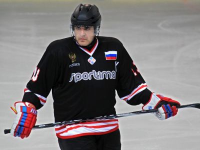 Премьер-министр Михаил Мишустин на хоккейном матче. Фото: bookmaker-ratings.kz