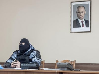 ОМОНовец в суде. Фото: twitter.com/ilyayashin