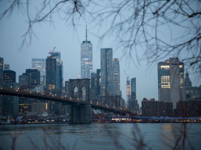 Вид на Нижний Манхэттен и Бруклинский мост, Нью-Йорк, 4 февраля. Фото: Michael Nagle/Bloomberg