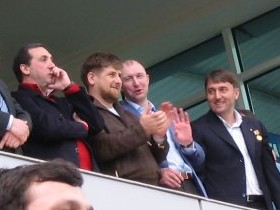 Рамзан Кадыров и Адам Делимханов на скачках.  Фото 