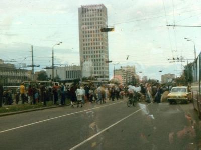 Перекрытие улиц в Москве в 1991 году в дни дефицита сигарет. Фото oldmos.ru