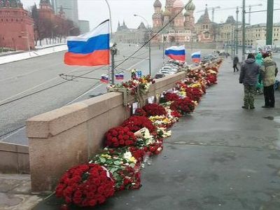 Немцов мост, народный мемориал, 31.3.15. Фото: facebook.com/groups/NEMTSOVmemory