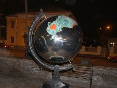 "Глобус России" (памятник в Калуге). Источник - kaluga-poisk.ru