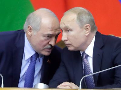 Александр Лукашенко и Владимир Путин (слева направо). Фото: Михаил Метцель / ТАСС