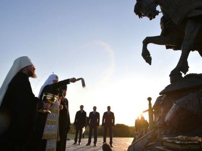 Открытие памятника Александру Невскому. Фото: mirlady.org