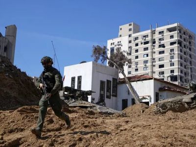 Израильский солдат около входа в туннель. Фото: Сергей Гриц/AP