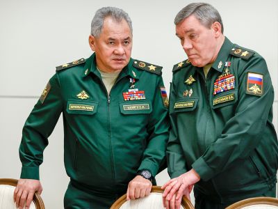 Сергей Шойгу и Валерий Герасимов (слева направо). Фото: Михаил Метцель / ТАСС